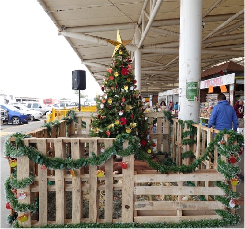 árbol navideño de la central de abastos del norte de Aguascalientes